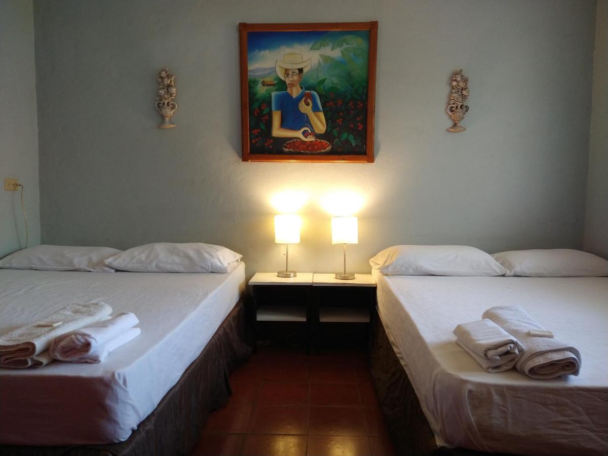 Hostal Harvest House León Εξωτερικό φωτογραφία
