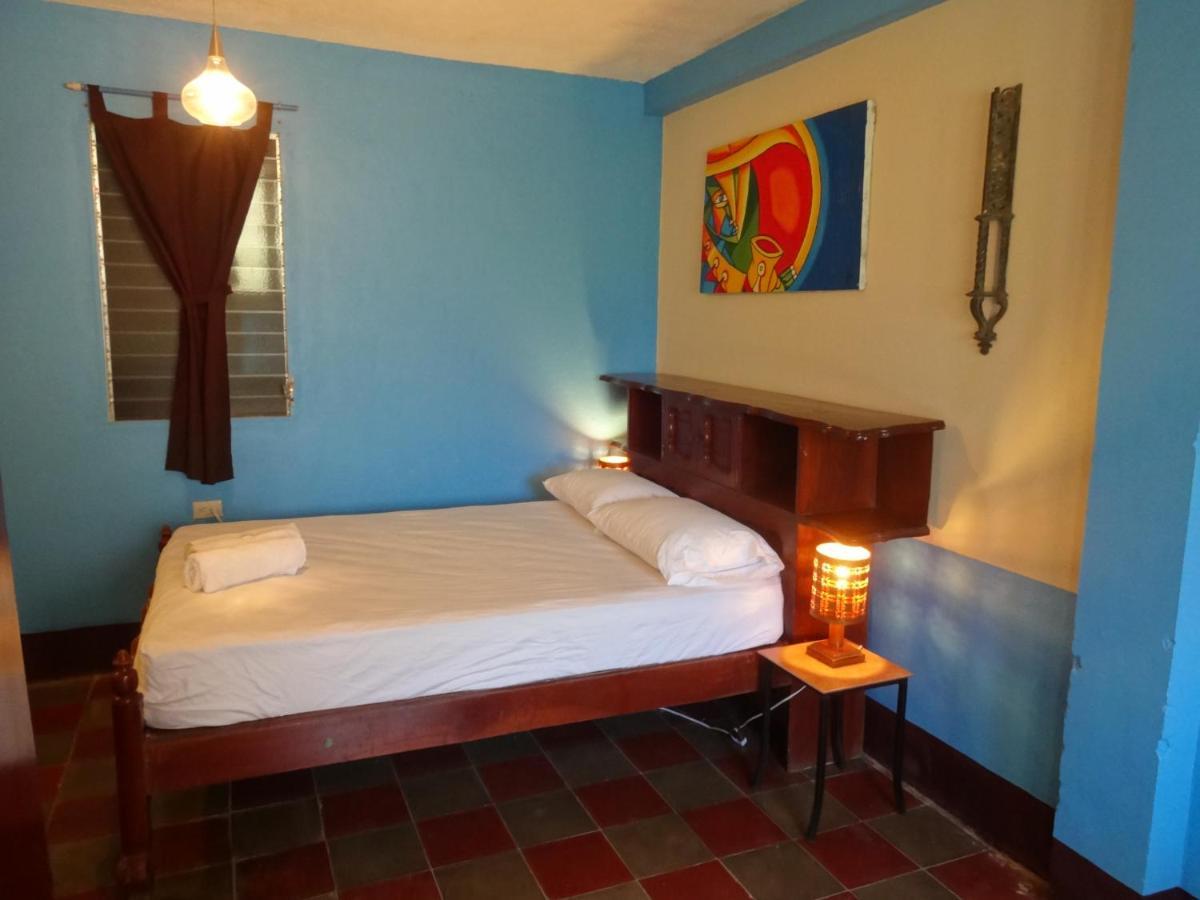 Hostal Harvest House León Εξωτερικό φωτογραφία