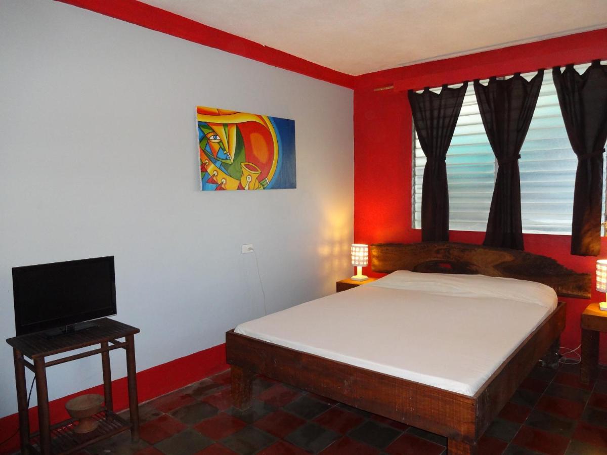 Hostal Harvest House León Εξωτερικό φωτογραφία