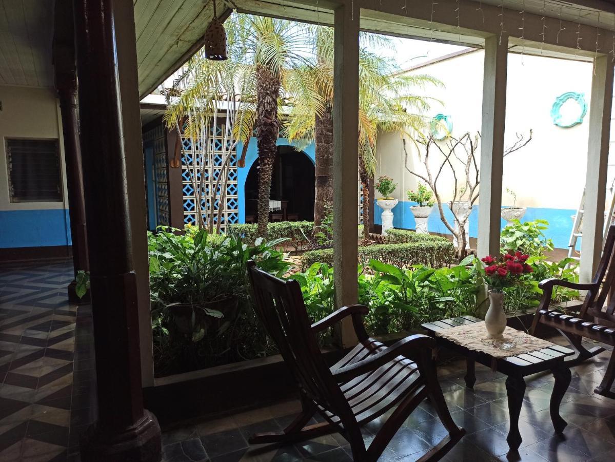 Hostal Harvest House León Εξωτερικό φωτογραφία