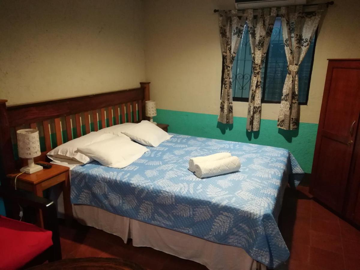 Hostal Harvest House León Εξωτερικό φωτογραφία