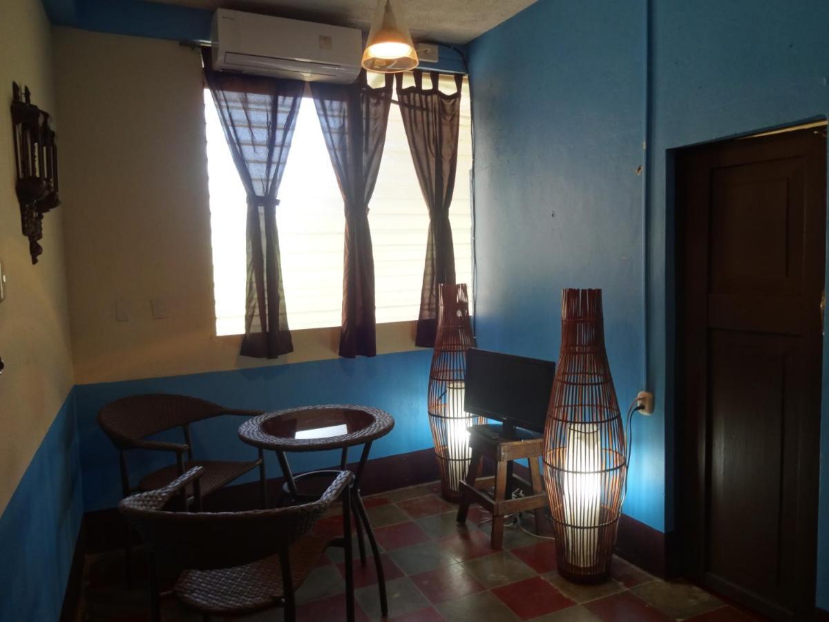 Hostal Harvest House León Εξωτερικό φωτογραφία