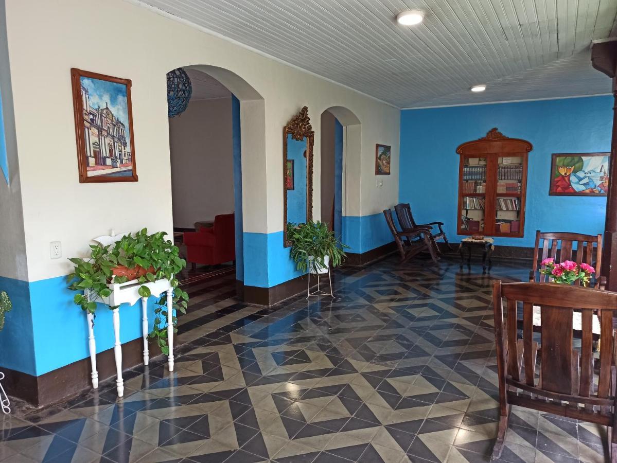 Hostal Harvest House León Εξωτερικό φωτογραφία