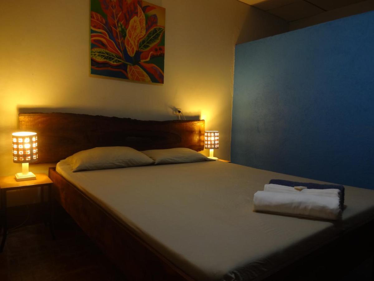 Hostal Harvest House León Εξωτερικό φωτογραφία