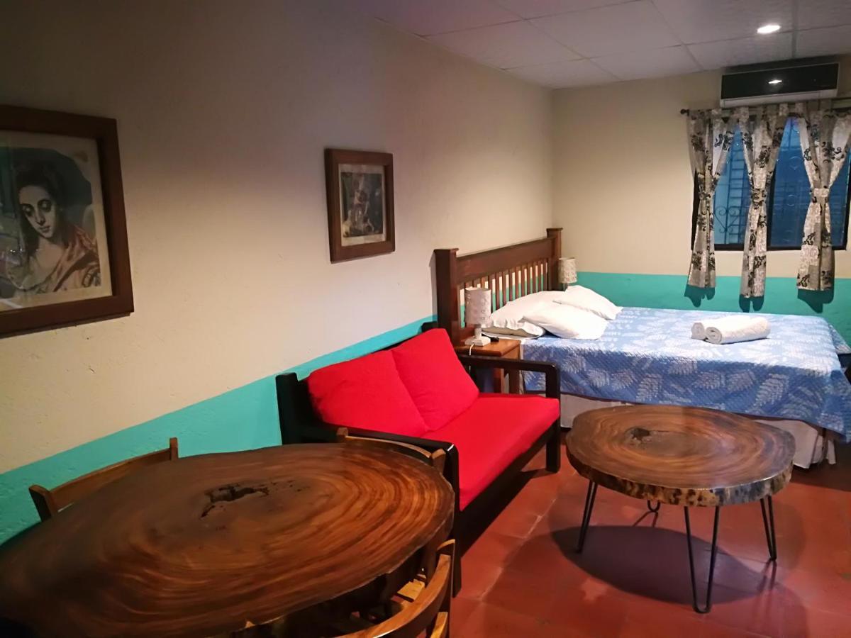 Hostal Harvest House León Εξωτερικό φωτογραφία