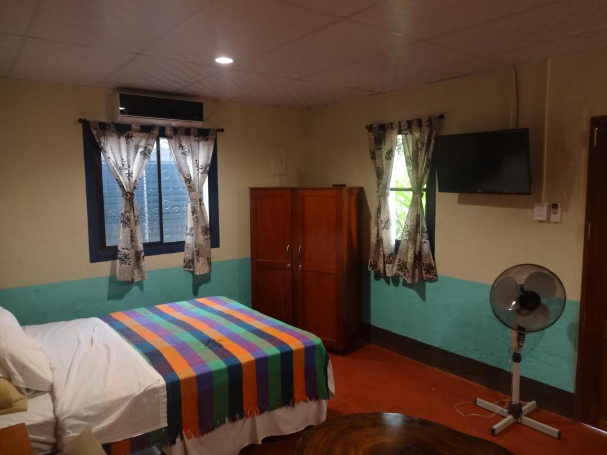 Hostal Harvest House León Εξωτερικό φωτογραφία